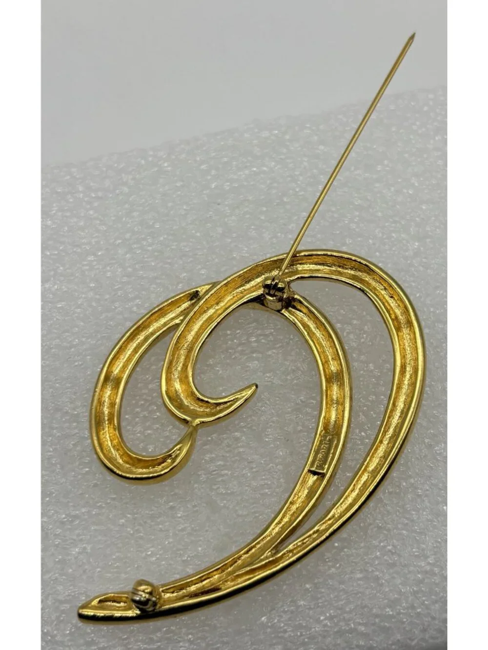 Vintage Trifari Double Waves Swirl Curl Brooch Pin Polished Gold Tone and Signed